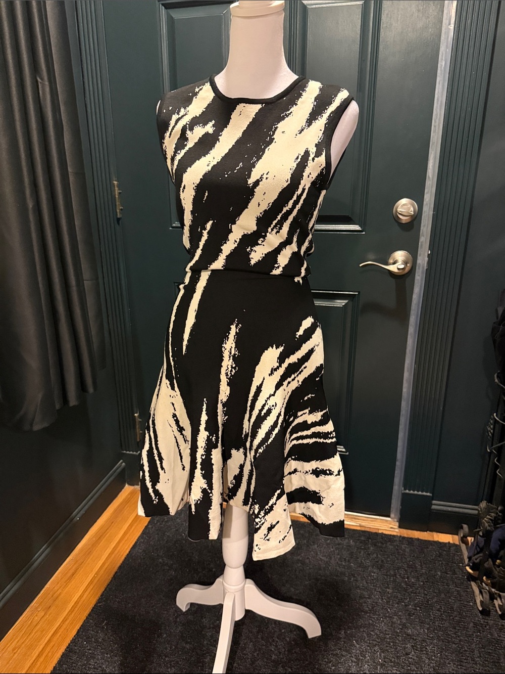 Ohne Titel Sleeveless Black and White Abstract Print Fit & Flare Dress